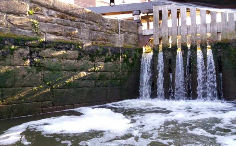 Keadby lock manouvers